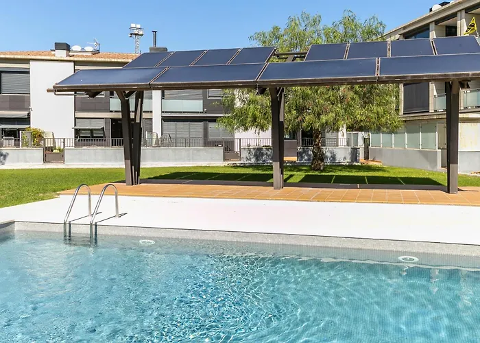 Casa Adosada Con Piscina, Jardin Y Terraza En El Centro De Roses - Hisp-228-427